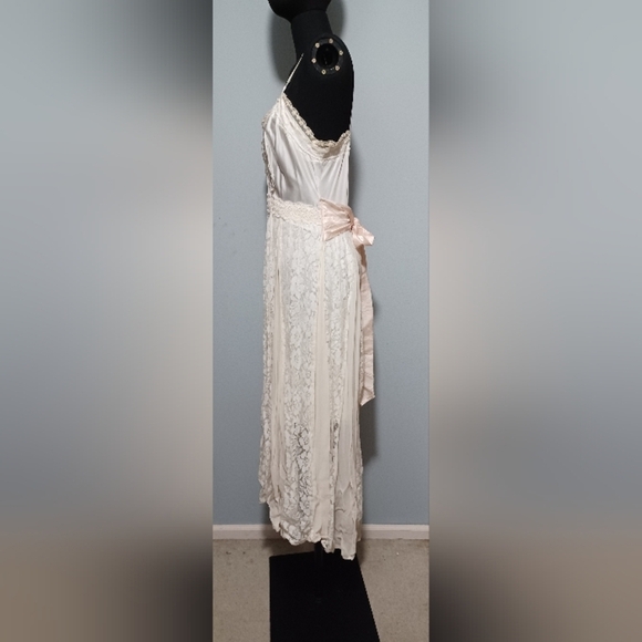 An Elegant Vintage Lace Trimmed Handmade Slip Wedding Dress - Picture 9 of 16